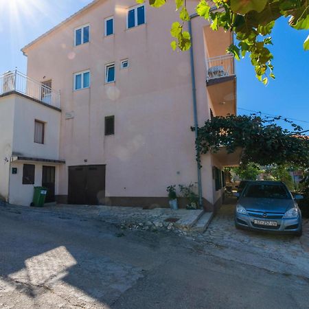 Lovely Apartment In Trogir With Kitchen Exterior foto