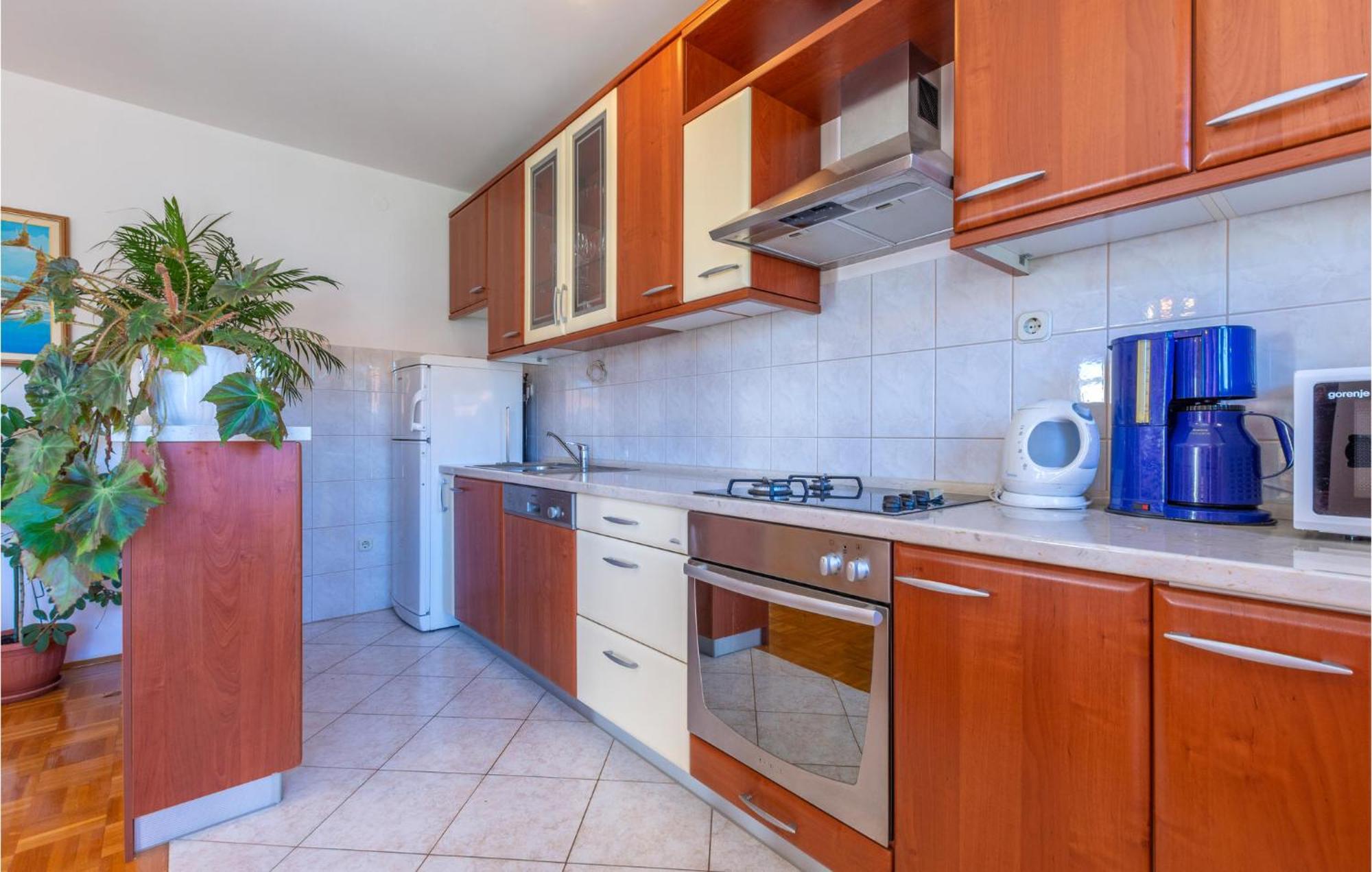 Lovely Apartment In Trogir With Kitchen Exterior foto