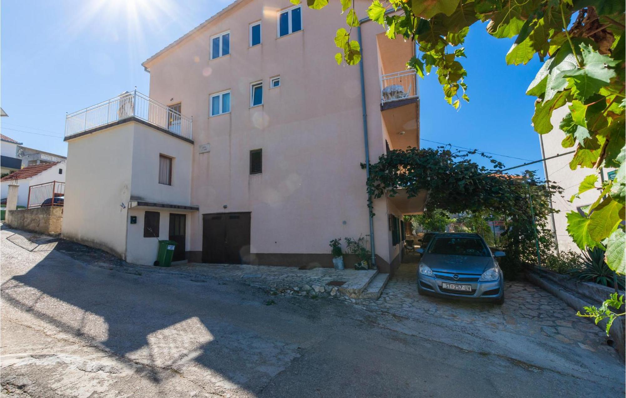 Lovely Apartment In Trogir With Kitchen Exterior foto